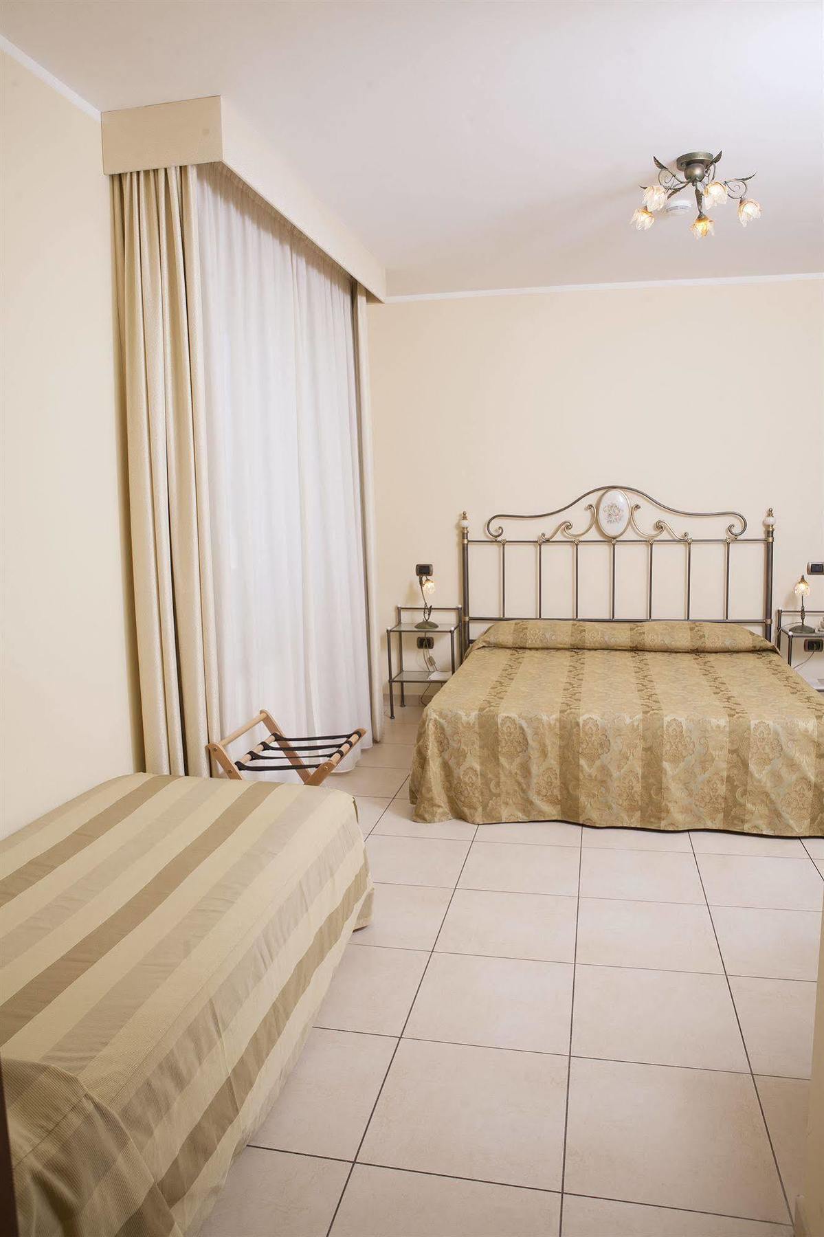Hotel Villa Fiorita Giulianova Εξωτερικό φωτογραφία